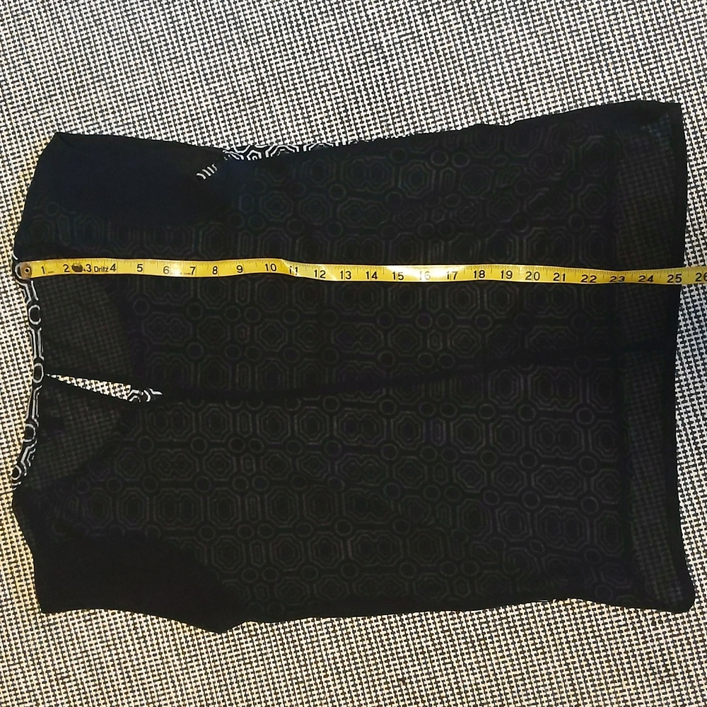 The Limited Patterned Sheer Shell - Picture 4 of 5